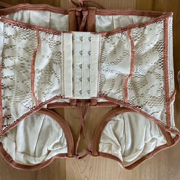 Out From Under Corsé Kiera Lace-Up Lace-Up Corset Top - Cream and Tan Coquette M - Picture 7 of 10